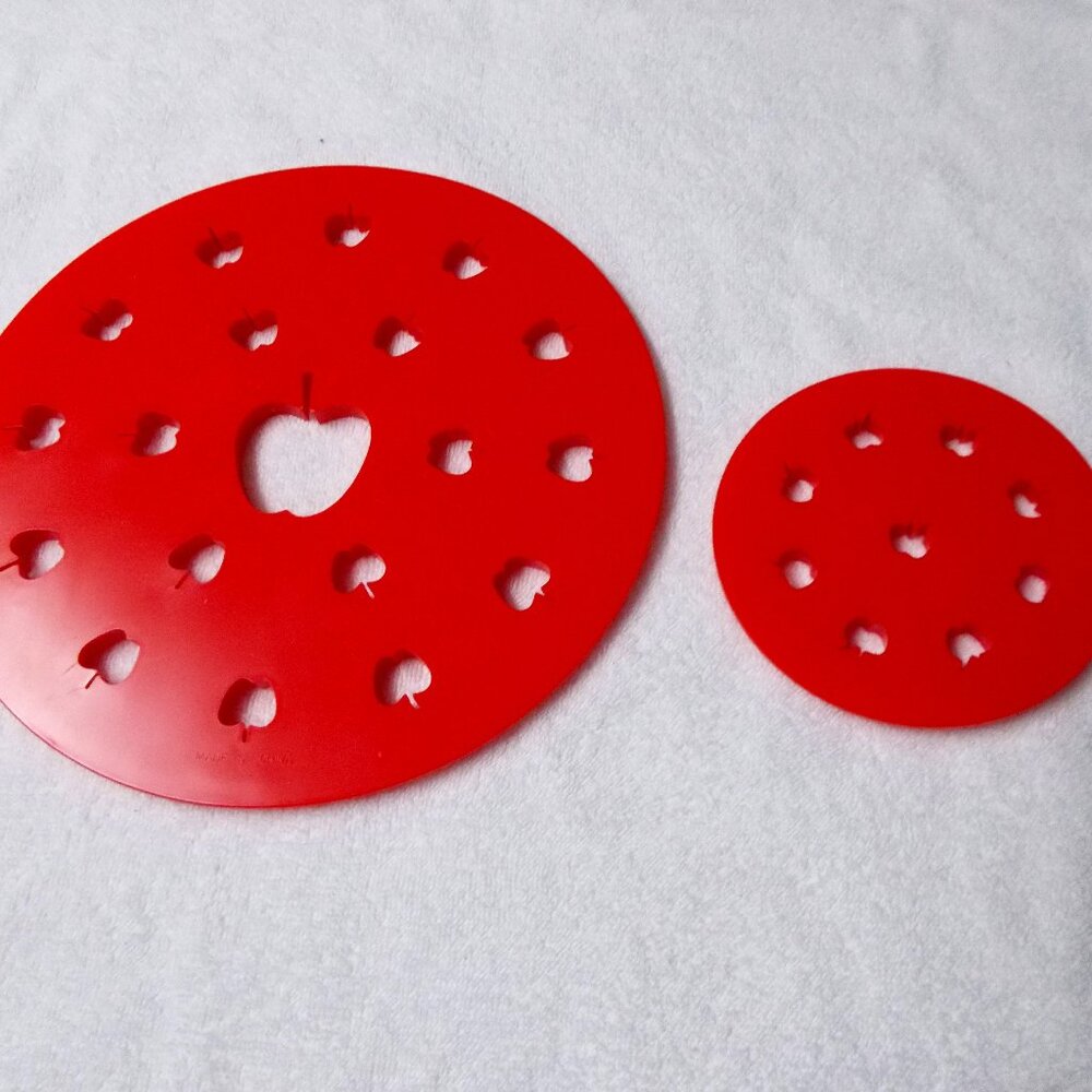 NWOT 8" and 3" pie dough design cutters